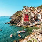 Jasmine Station - Cinque Terre La Spezia